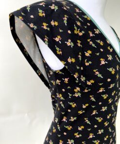 top Lily zwart bloemetjes van GOTS gecertificeerd jersey